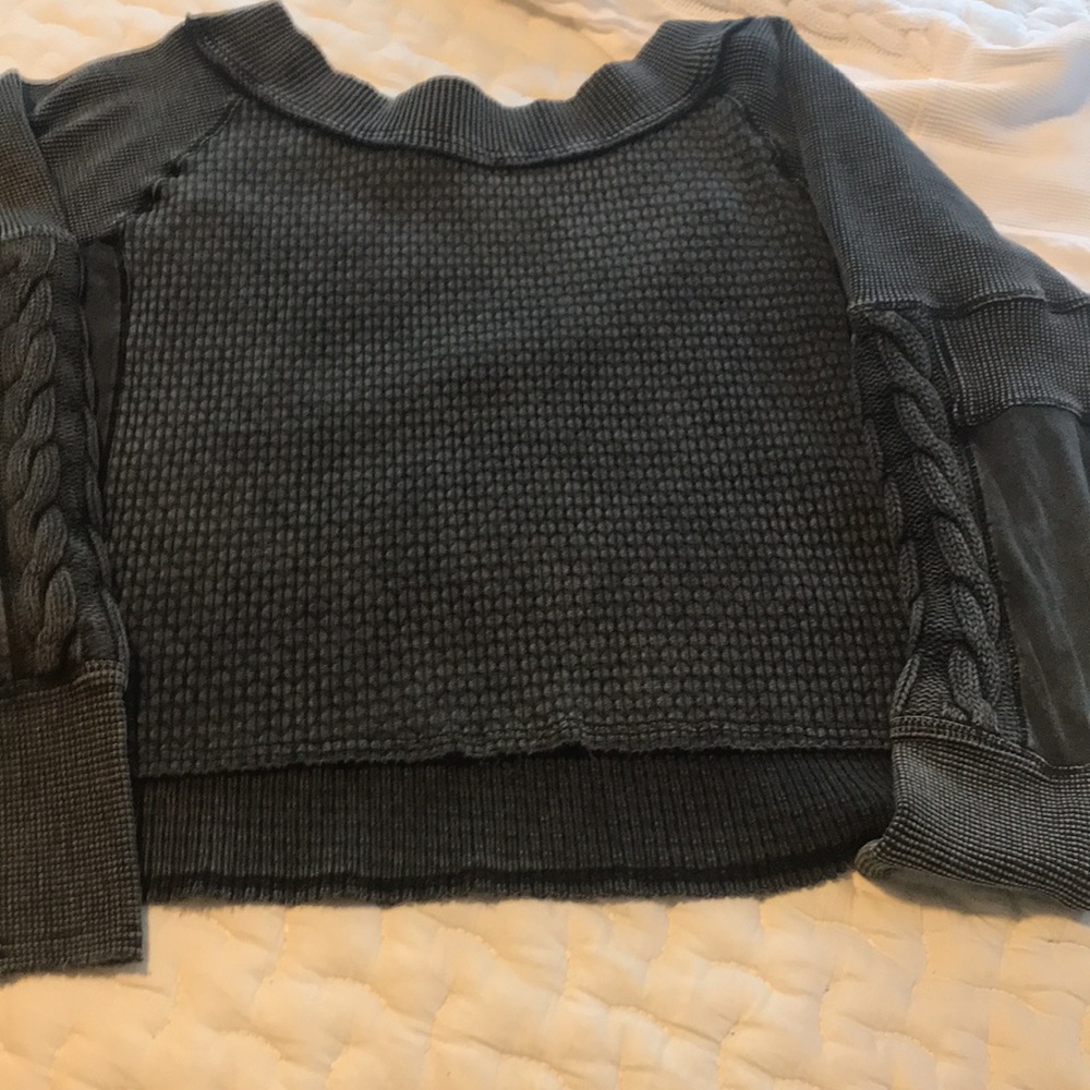 Tops - Picture 2 of 7